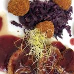 Boccon pečena pačja prsa na kremi od bundeve poslužena s umakom od cikle, salatom od jabuke celera i oraha