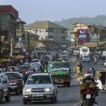 Gust promet na živahnim ulicama Freetowna