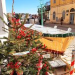 Svečana Risorta i malena batana kao ukras na božićnoj jelci (2)