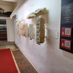 06-Izlosci-u-interijeru-crkve-sv.-Blaza-i-oznake-za-preuzimanje-audio-vodica