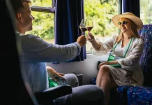 U Sloveniji postoji vlak u kojem se pet sati degustiraju vina i domaća hrana: ovo neobično putovanje košta 79 eura